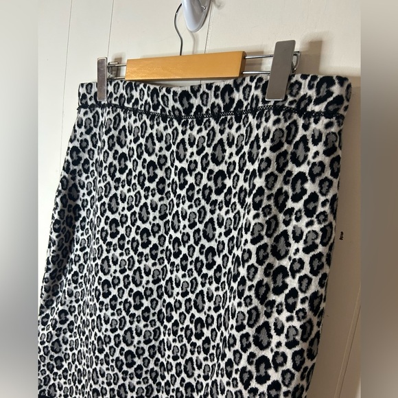 Parkhurst, Large, black and white cheetah print 100% cotton, made in Canada - Picture 4 of 8